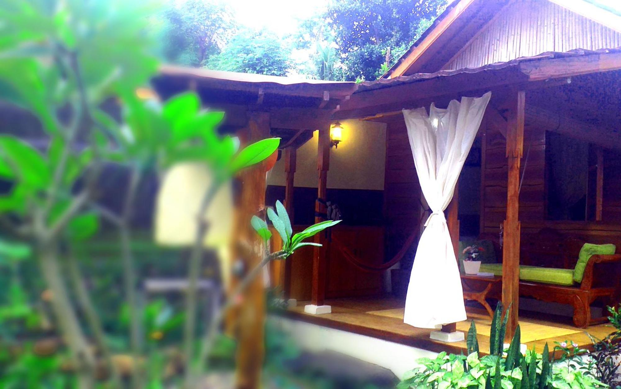 Hotel Lafyu Bali Singaraja Exterior foto